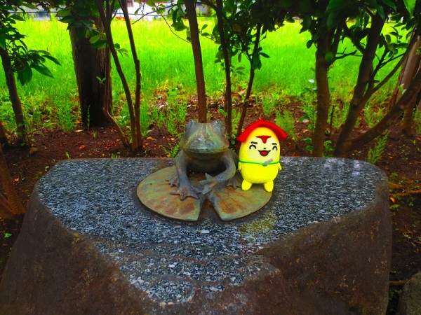 天王川緑道カエルの銅像
