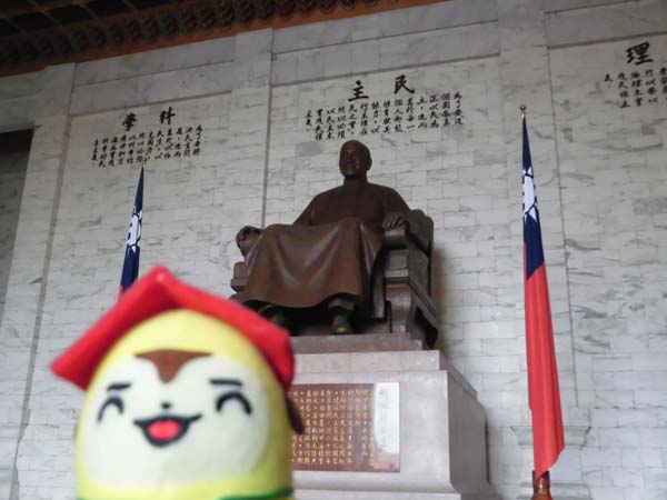 蒋介石の座像